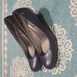 Ladies navy blue life stride heels